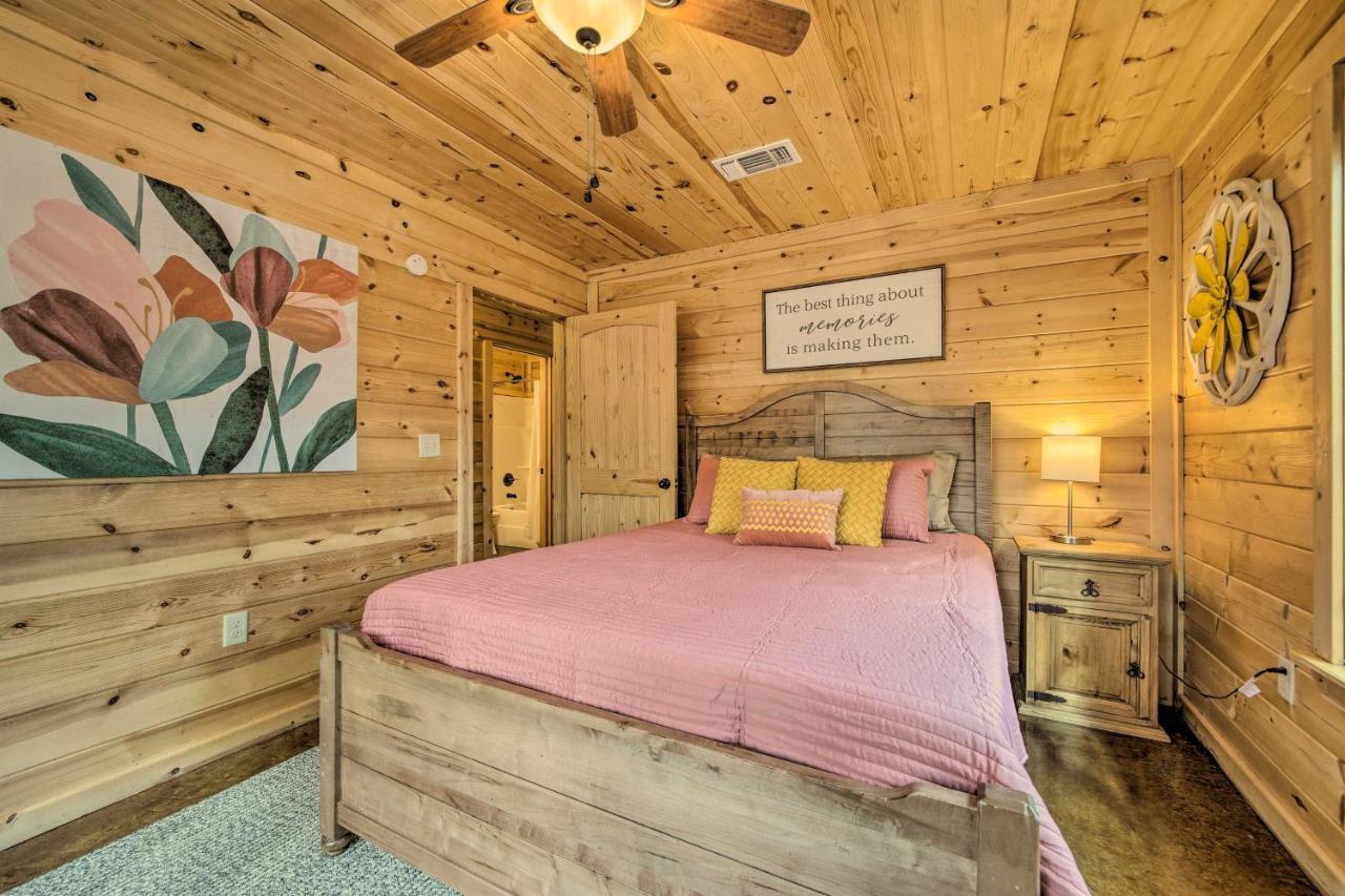 Cabin With Hot Tub And Games, 4 Mi To Beavers Bend! Broken Bow Exterior foto